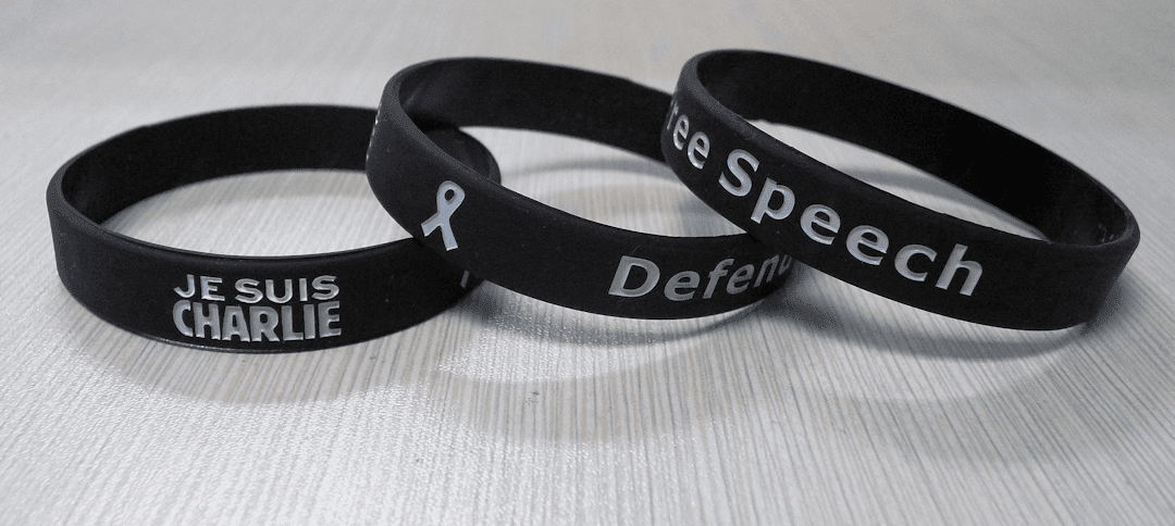 Je Suis Charlie - Defend Free Speech Rubber Wristband - Adult 8" - Support Store